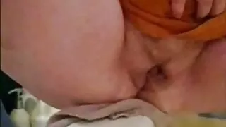 एक सदस्य को मदत संग एक गुहा विकास.