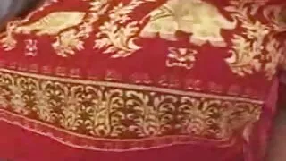 त्यसैले पनि उनी आफ्नो प्रेमिकाको अगाडि उभिएकी छिन् ।