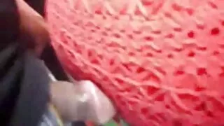अमेरिकी महिला क्यामेरा अगाडि गडबड.