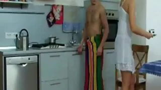 चिनिया महिलामा स्तन भारी हुन्छ ।