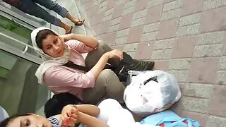 महिला मित्र संग तलना सहमत.