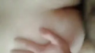 लोला Fae एक मेट्रो कार मा एक आगन्तुक द्वारा गडबड हुन्छ.