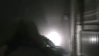 म्याक म्याक कार मा एक अमेरिकी डिक खींचती.